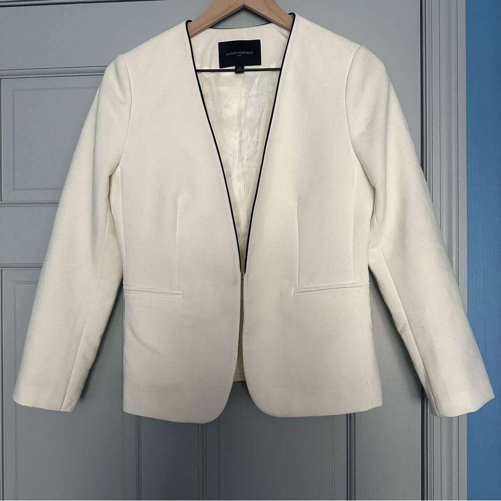 Size 4 Banana Republic white blazer